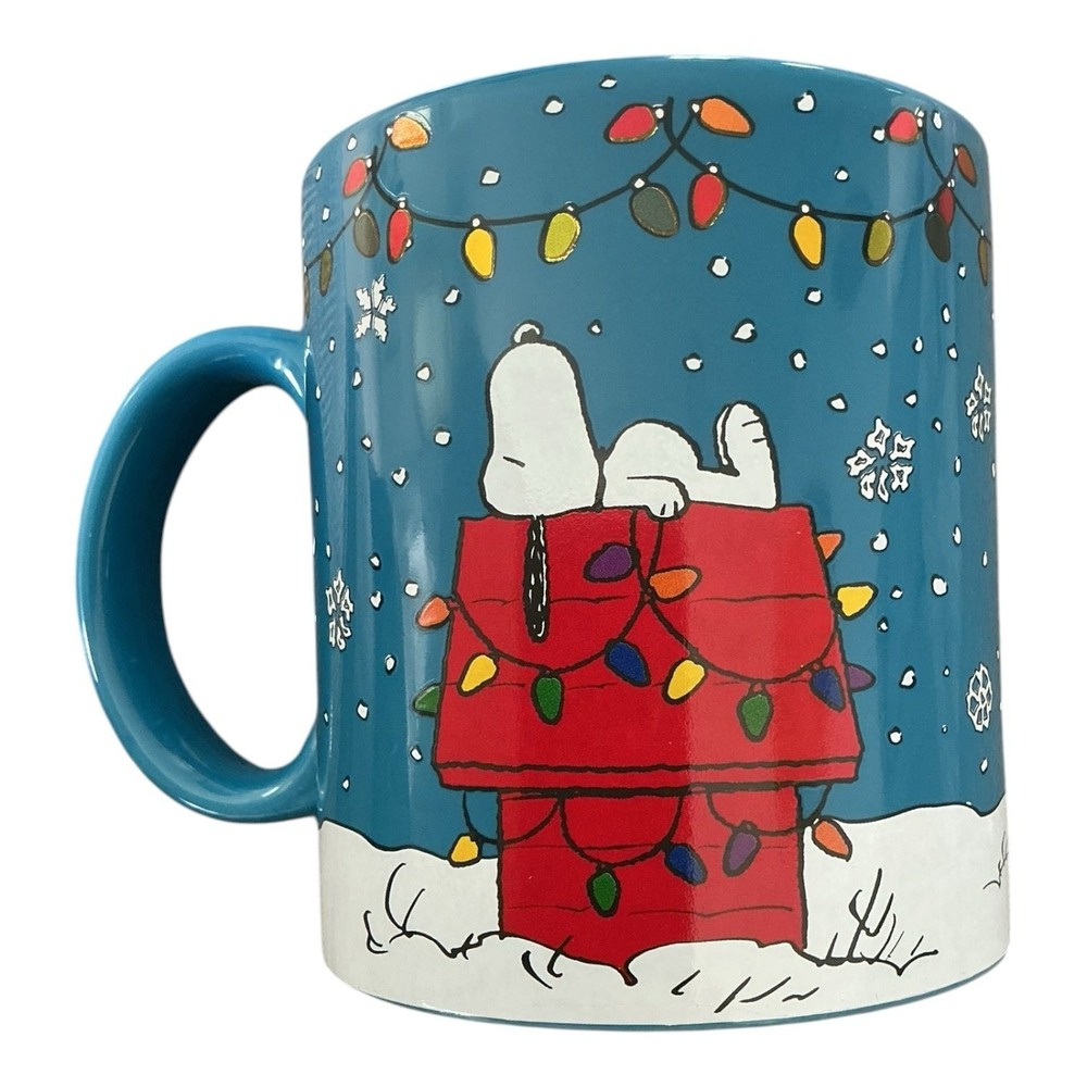 Silver‎ Buffalo - Snoopy Chillin Mug (20 oz) - Peanuts Doghouse Cup